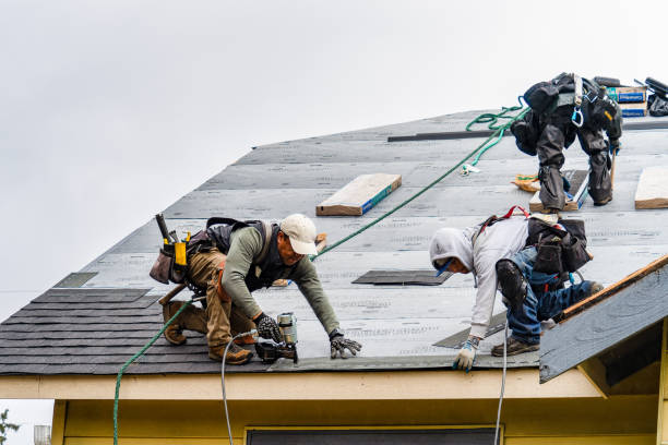 Professional Gutter Installation technician working in Dinuba, CA